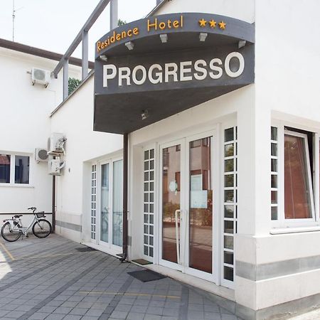 Hotel & Residence Progresso Лидо ди Йезоло Стая снимка